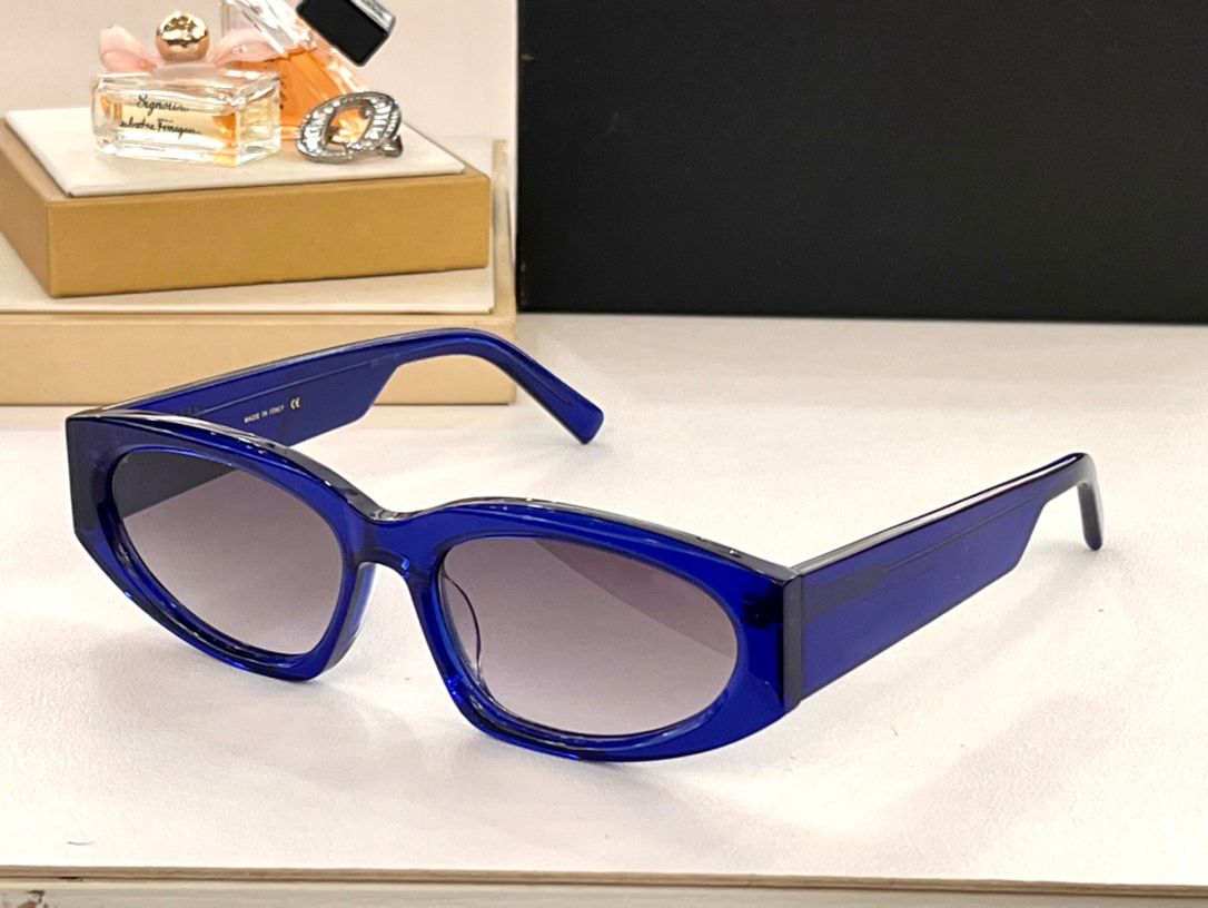 Blue frame Gradient grey lens