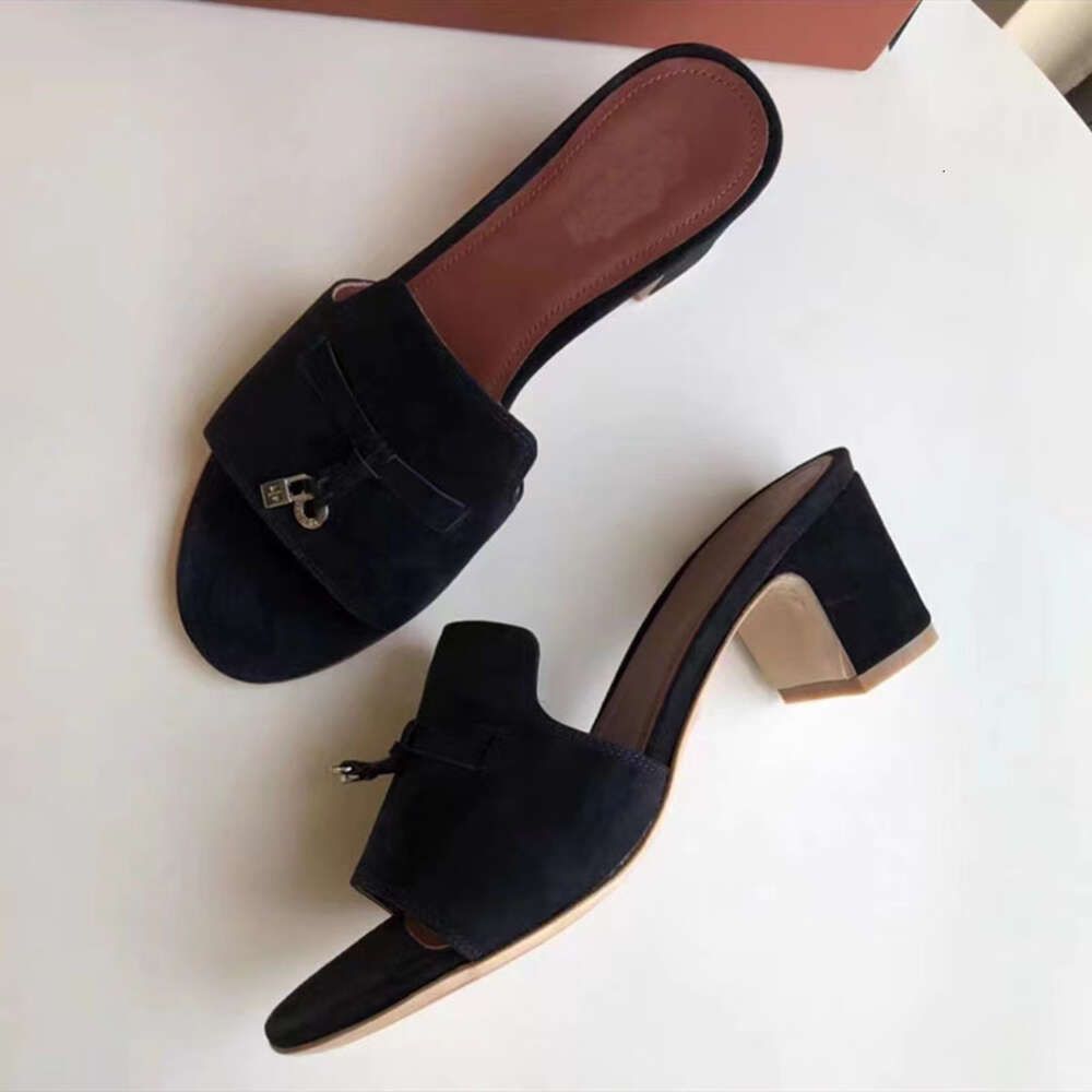 Black Middle Heel