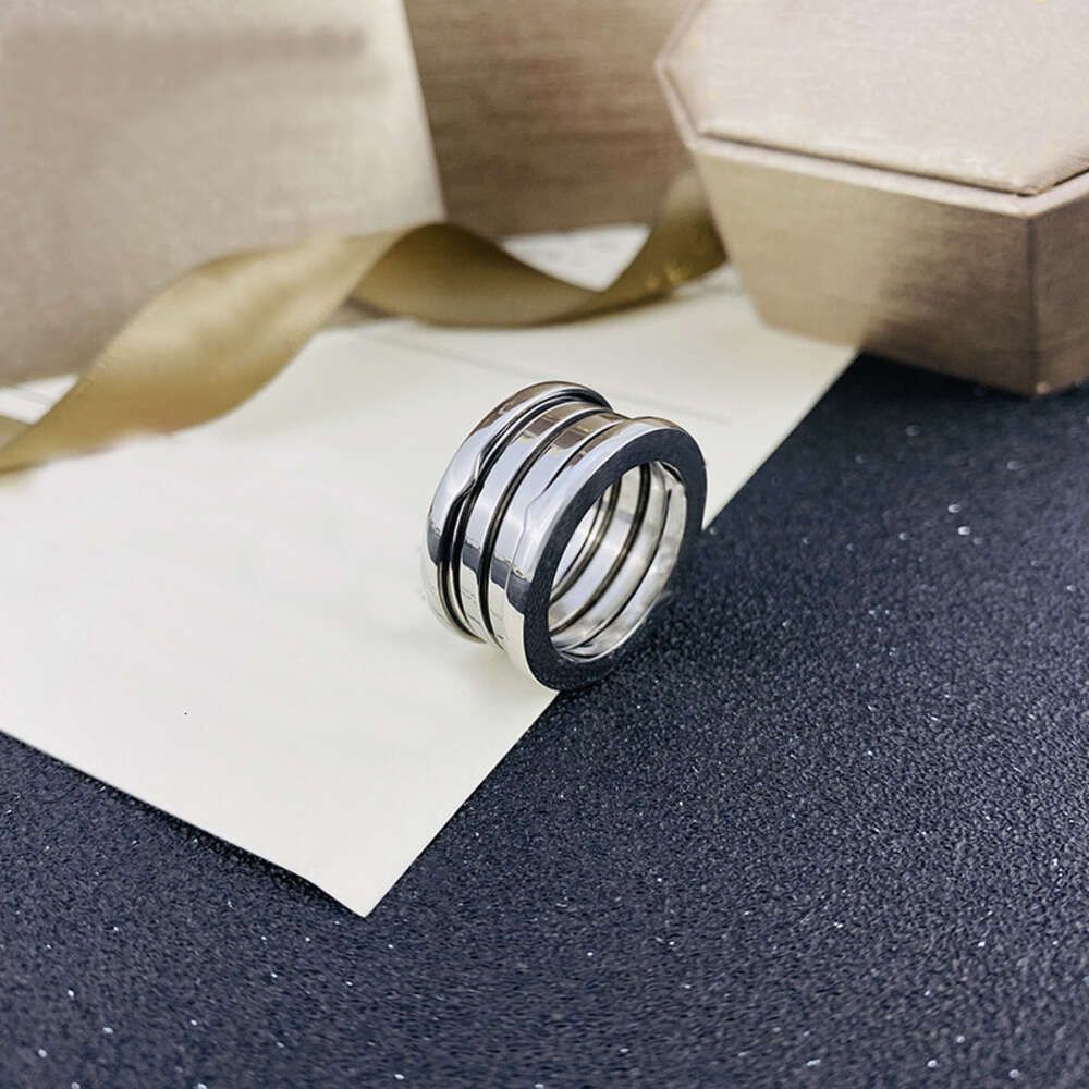 Argent. Bague de printemps