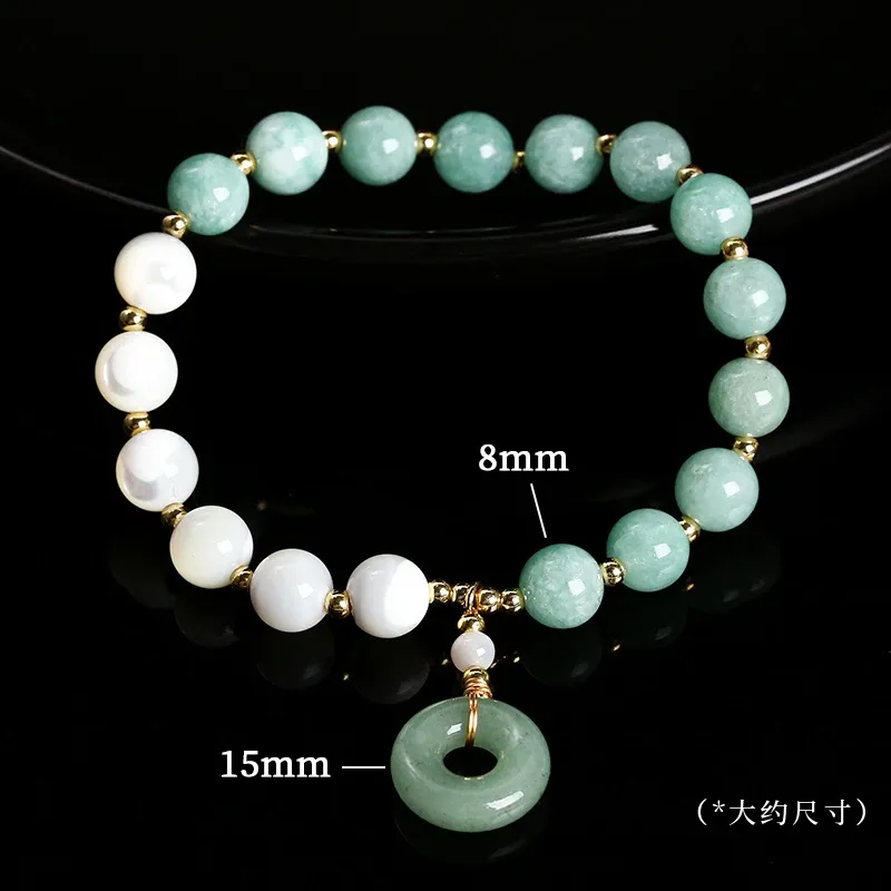 Coquillage avec perles de jade 8mm