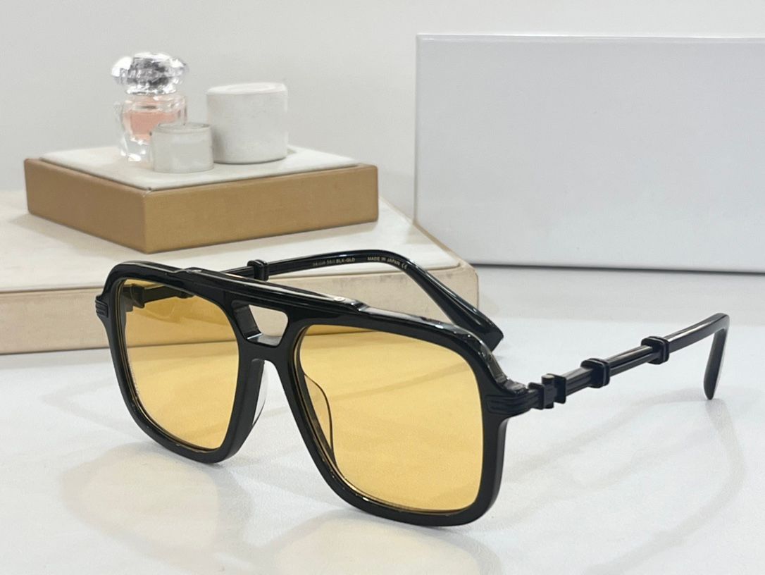 Black frame yellow lens