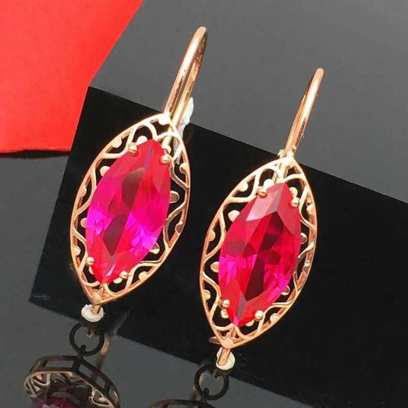 A pair of earrings4