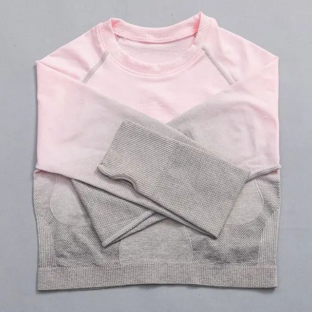 C40(greypinkshirts)