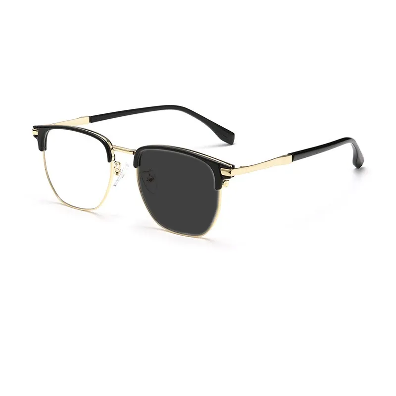 Photochromic Gold