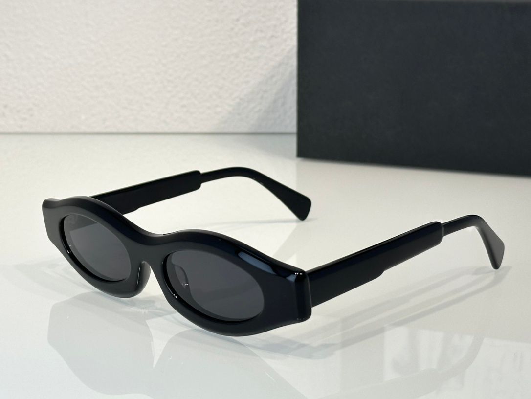 Light Black frame grey lens