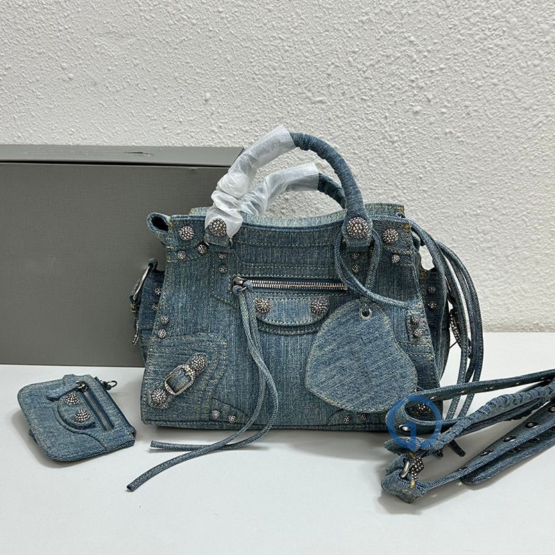 Blue denim with stone 26cm