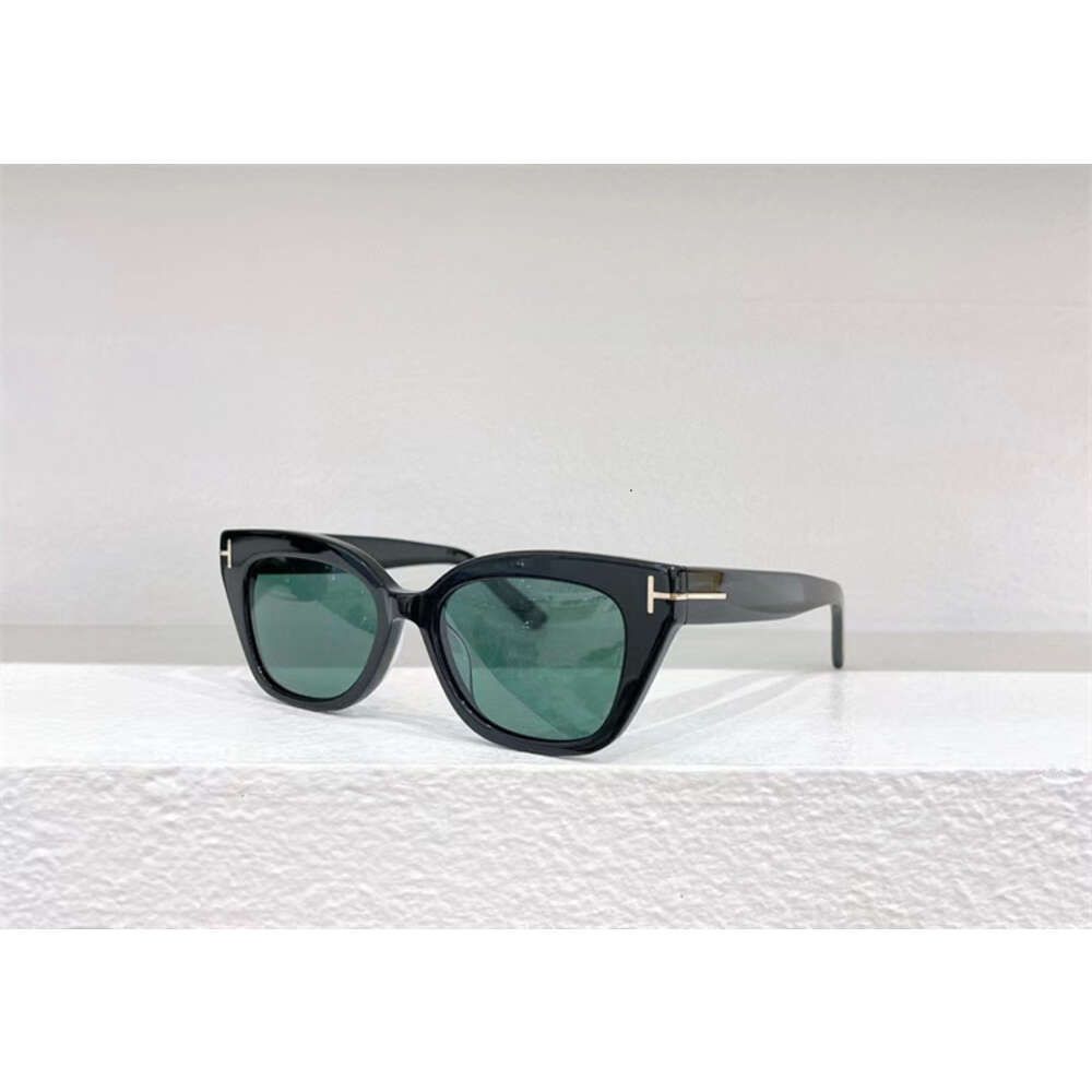 Black Frame Green Slice