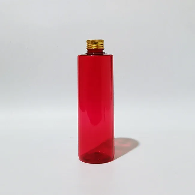 Bottiglia in plastica rossa da 250 ml color oro