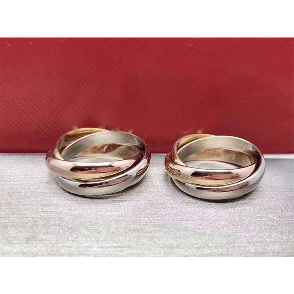 Tre anelli a tre colori in oro rosa bianco