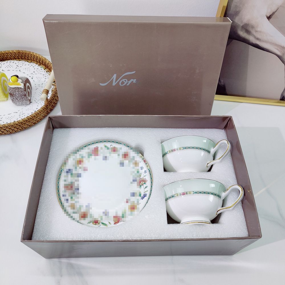 Two cups and saucers set