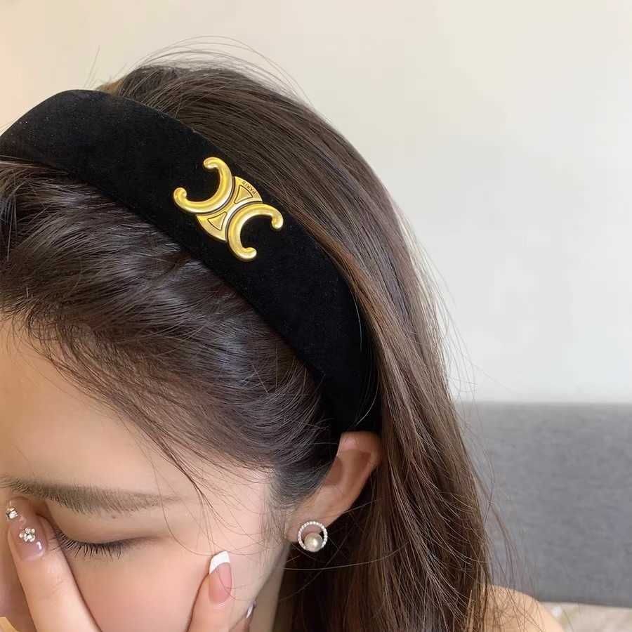 Triumphal Arch Black Velvet Headband