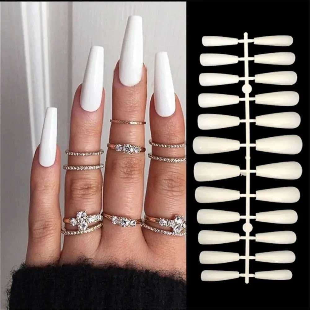 Seulement de faux ongles