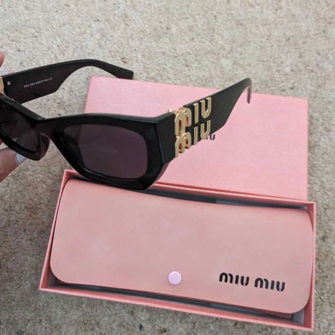 Solglasögon +rosa låda
