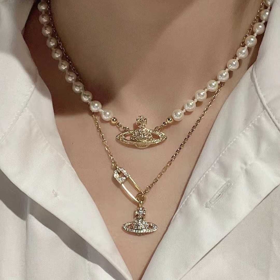 Platinum Pearl Saturn ketting