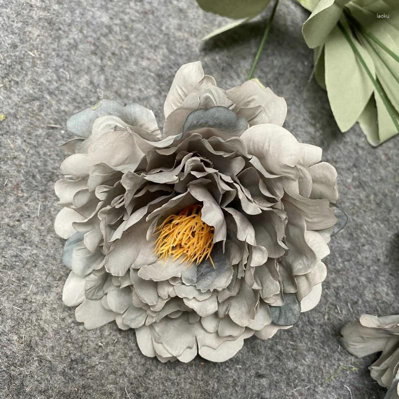 Flower head-grey