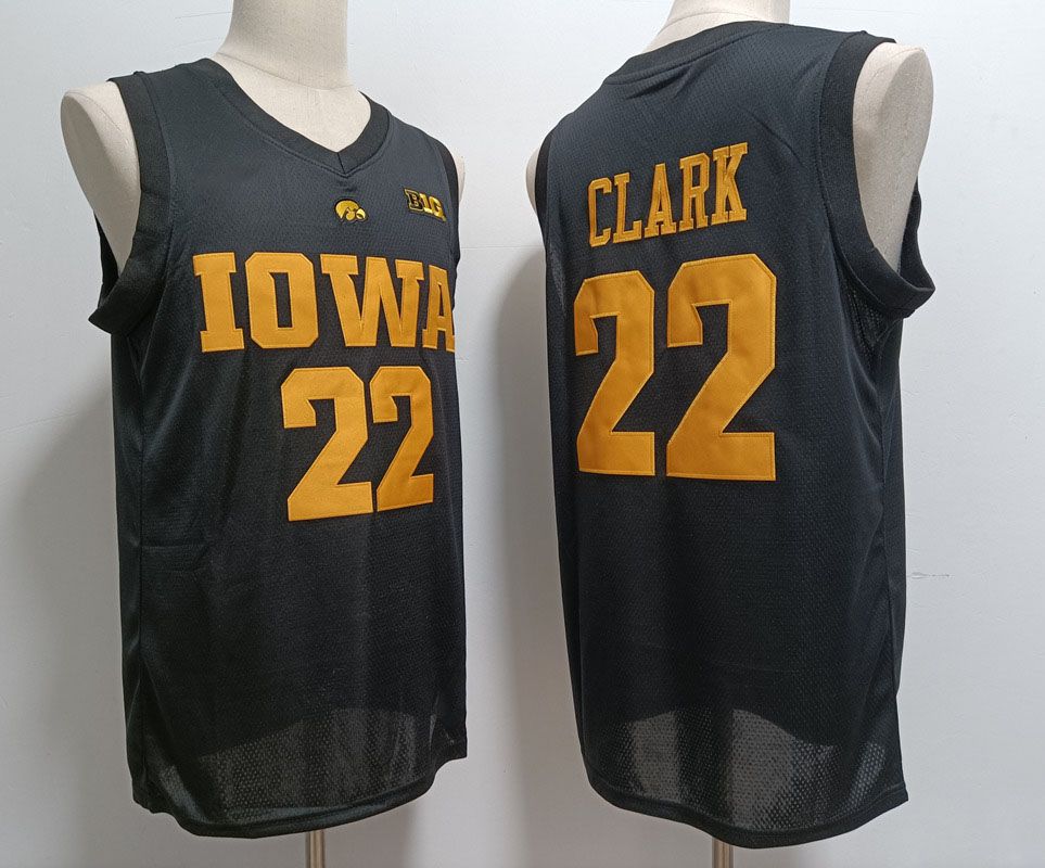 22 Caitlin Clark 4