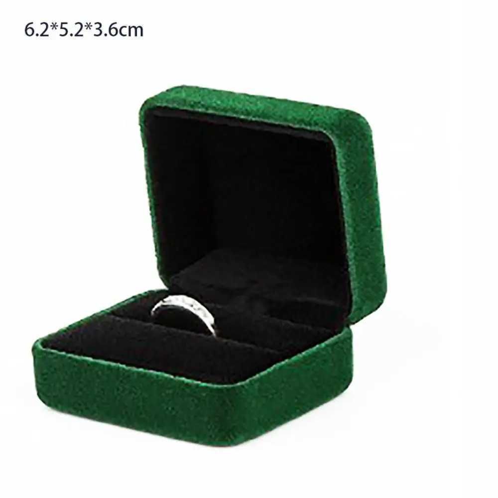 Boîte à anneau vert foncé