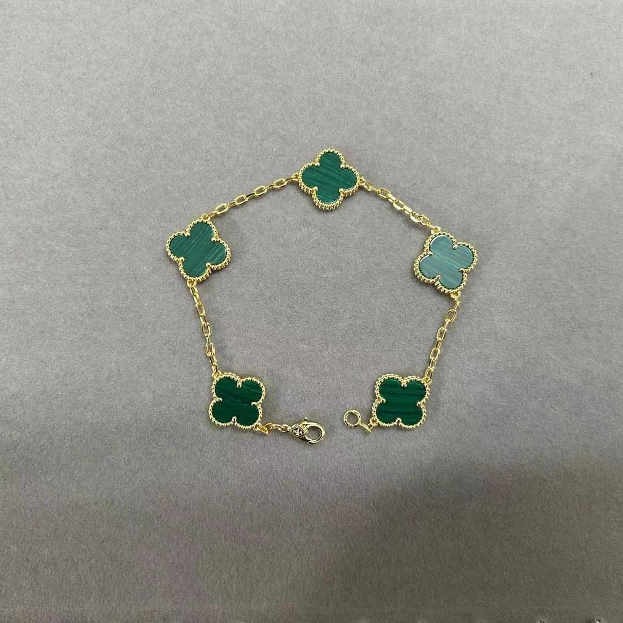 Bracelet en or vert paon à cinq fleurs