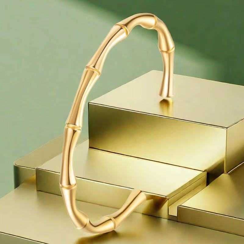 14-B-10 złota bransoletka w kształcie litery C