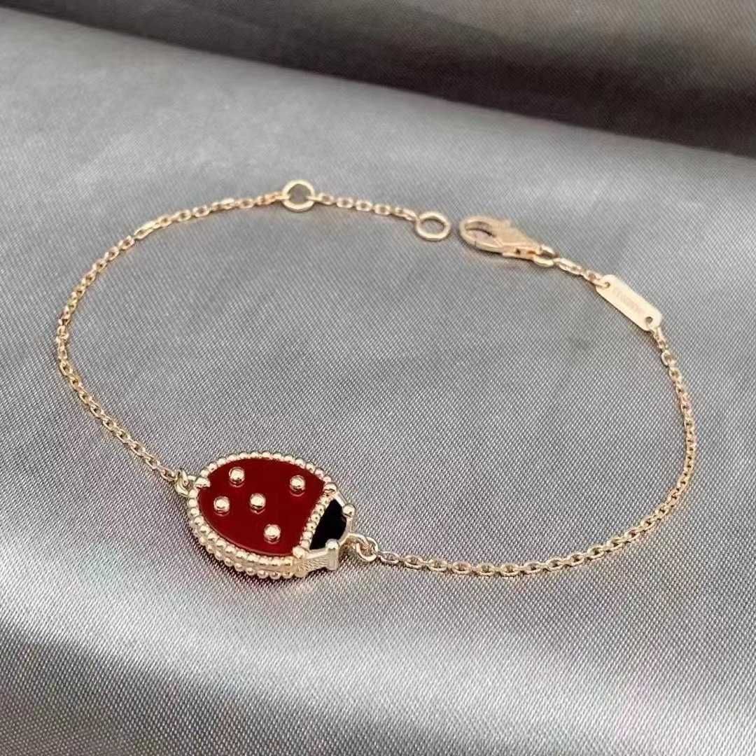 Tek çiçek ladybug-rose altın