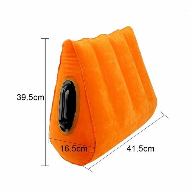 オレンジ色の枕