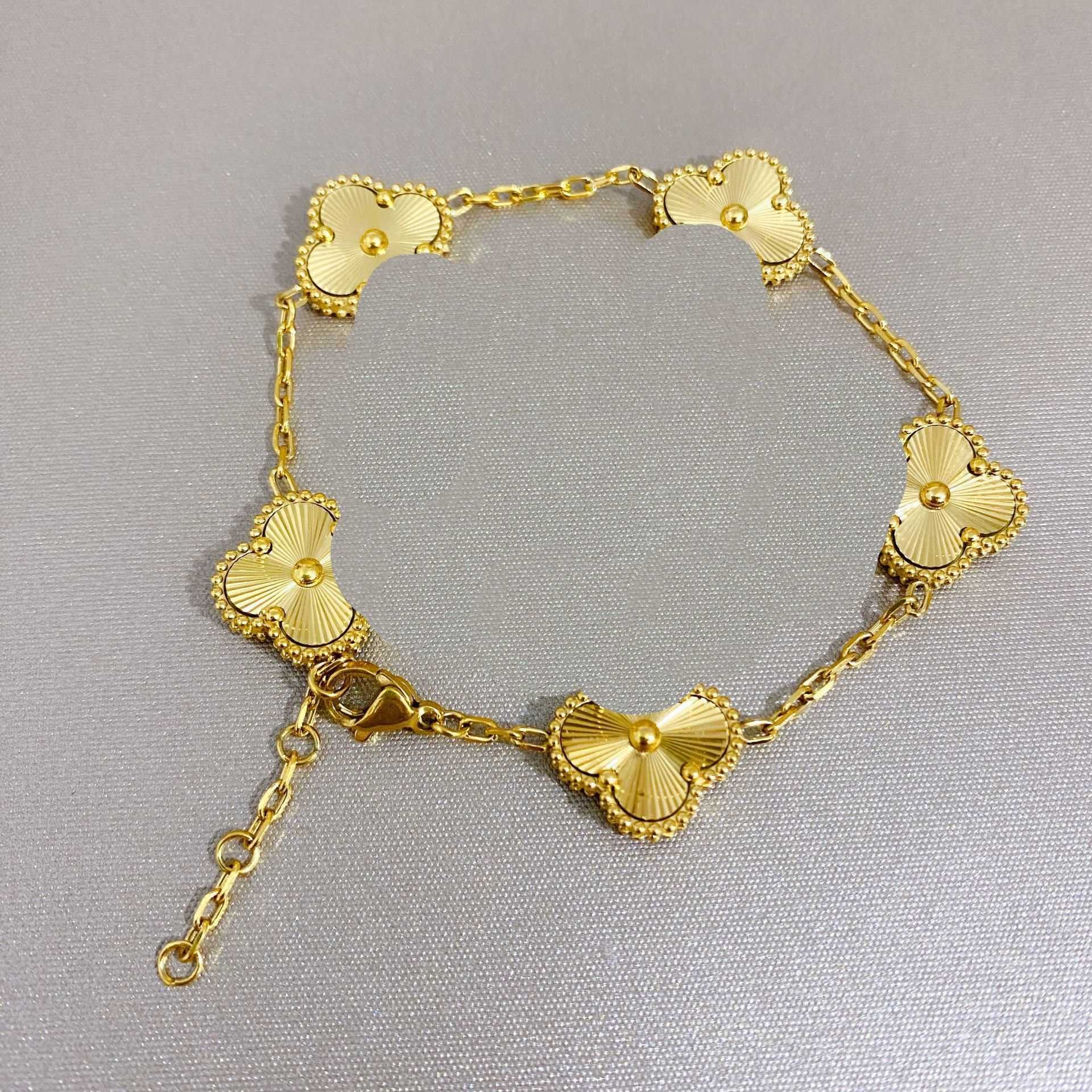 Bracelet à fleurs d'or