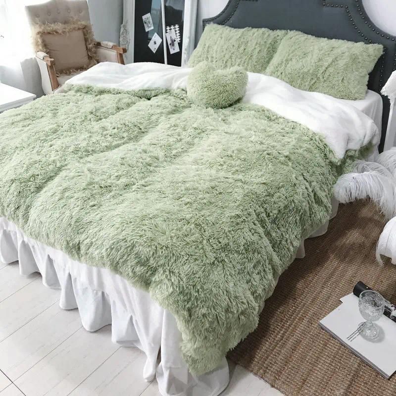 Green bed linen