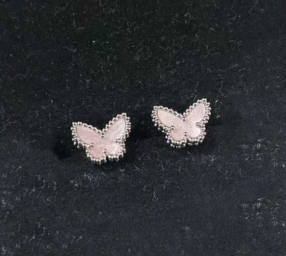 Brincos de borboleta de casca rosa platina