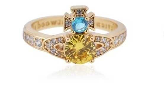 金の指輪。黄色のダイヤモンド