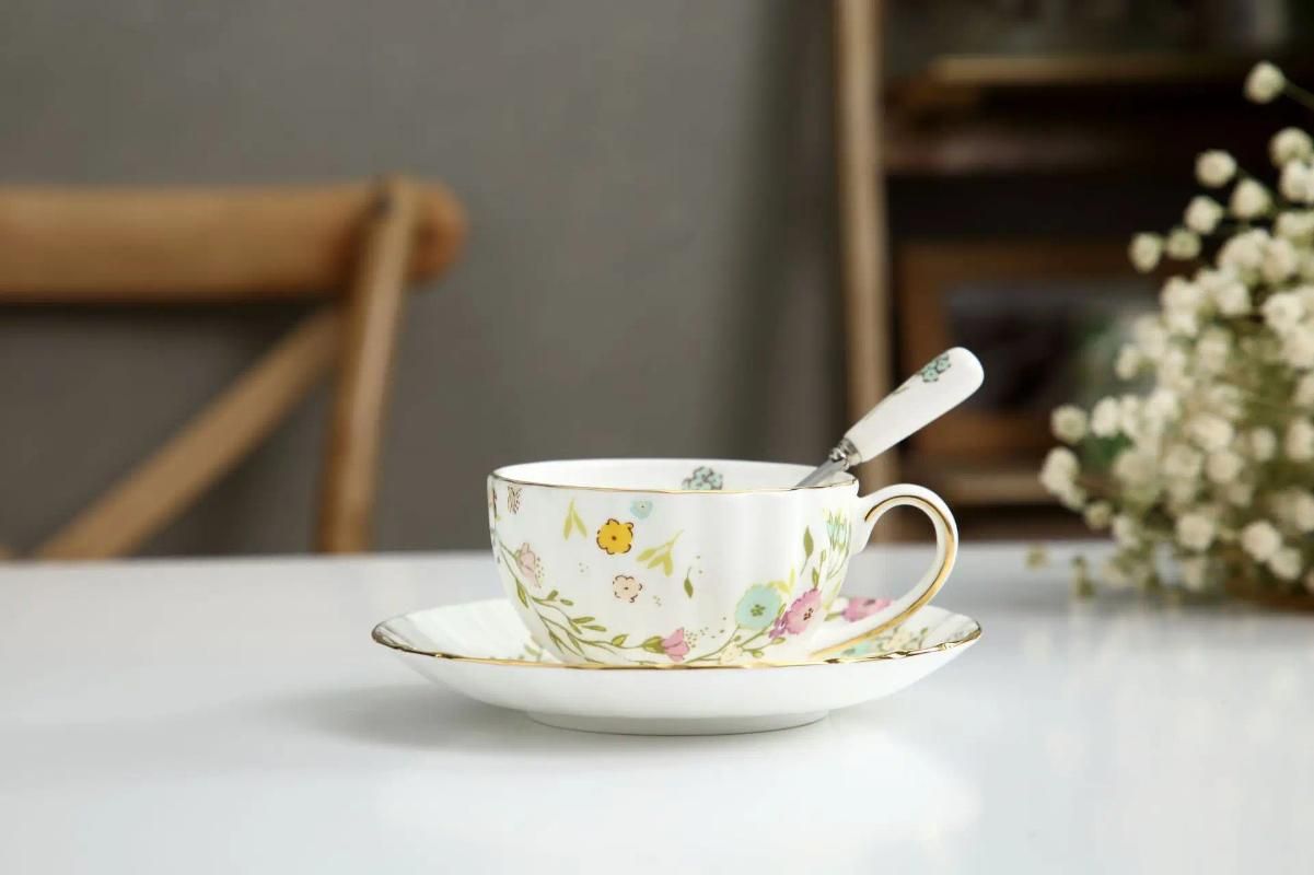 Cup-saucer-spoon