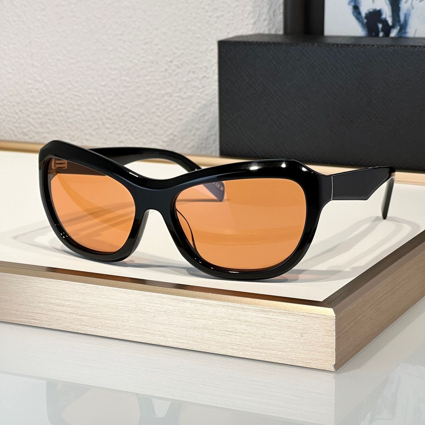 Black frame Orange lens