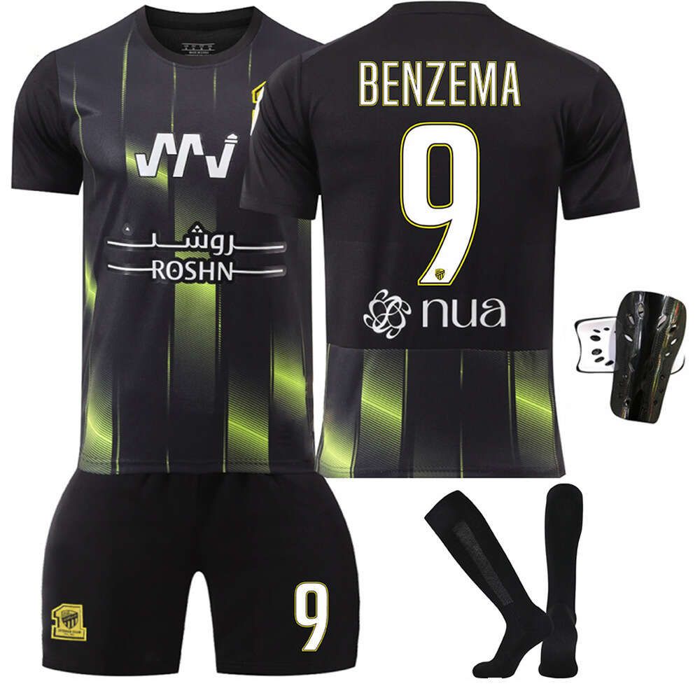 No. 9 Benzema away with socks and