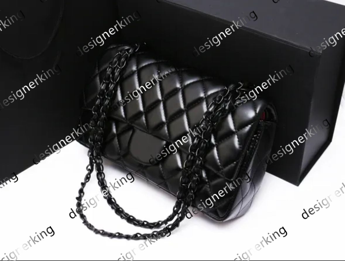 Black / Black chain