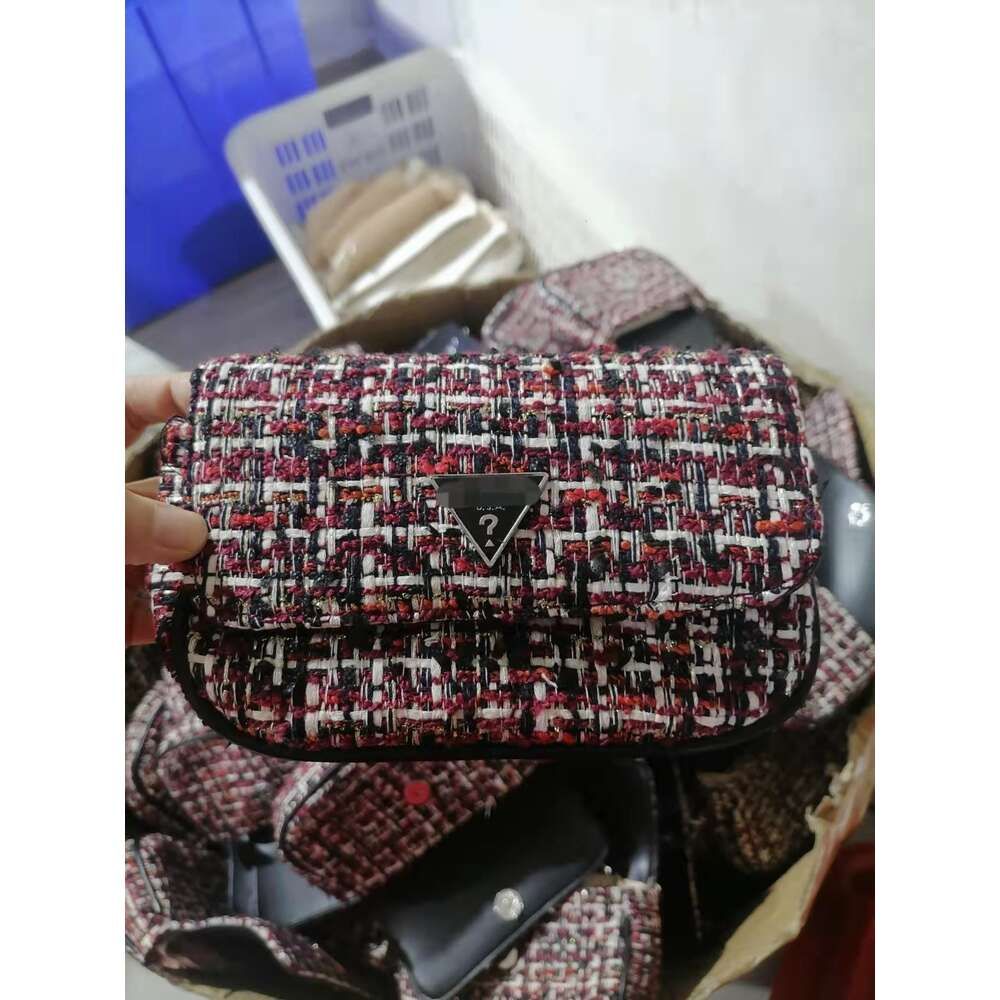 Woollen Cloth Red