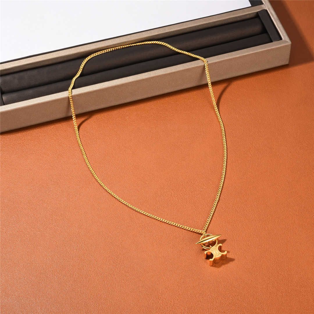 Un collier d'or