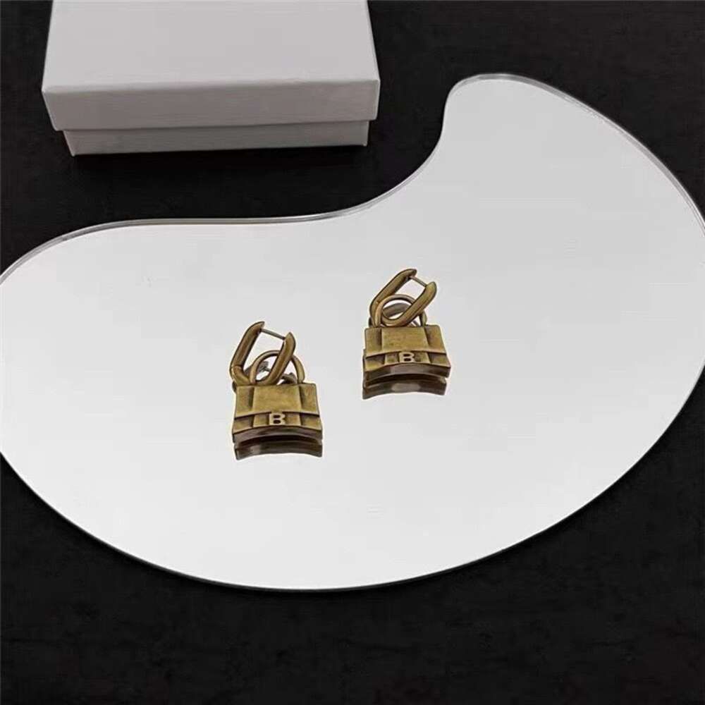 One Pair of B676 Spot Earrings