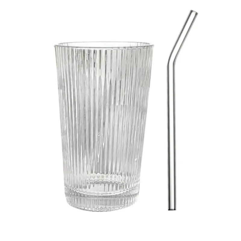 Tasse avec de la paille