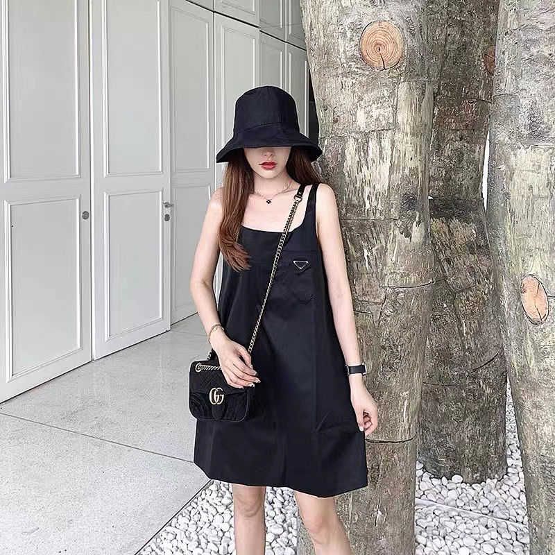 Black p Home Pocket Strap Skirt