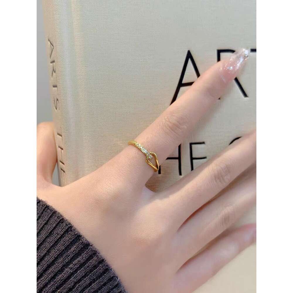 Golden interlocking ring