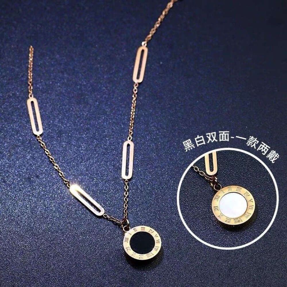 8376 Gold Pin Black Round Necklace