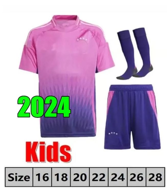 24/25 kids away+socks