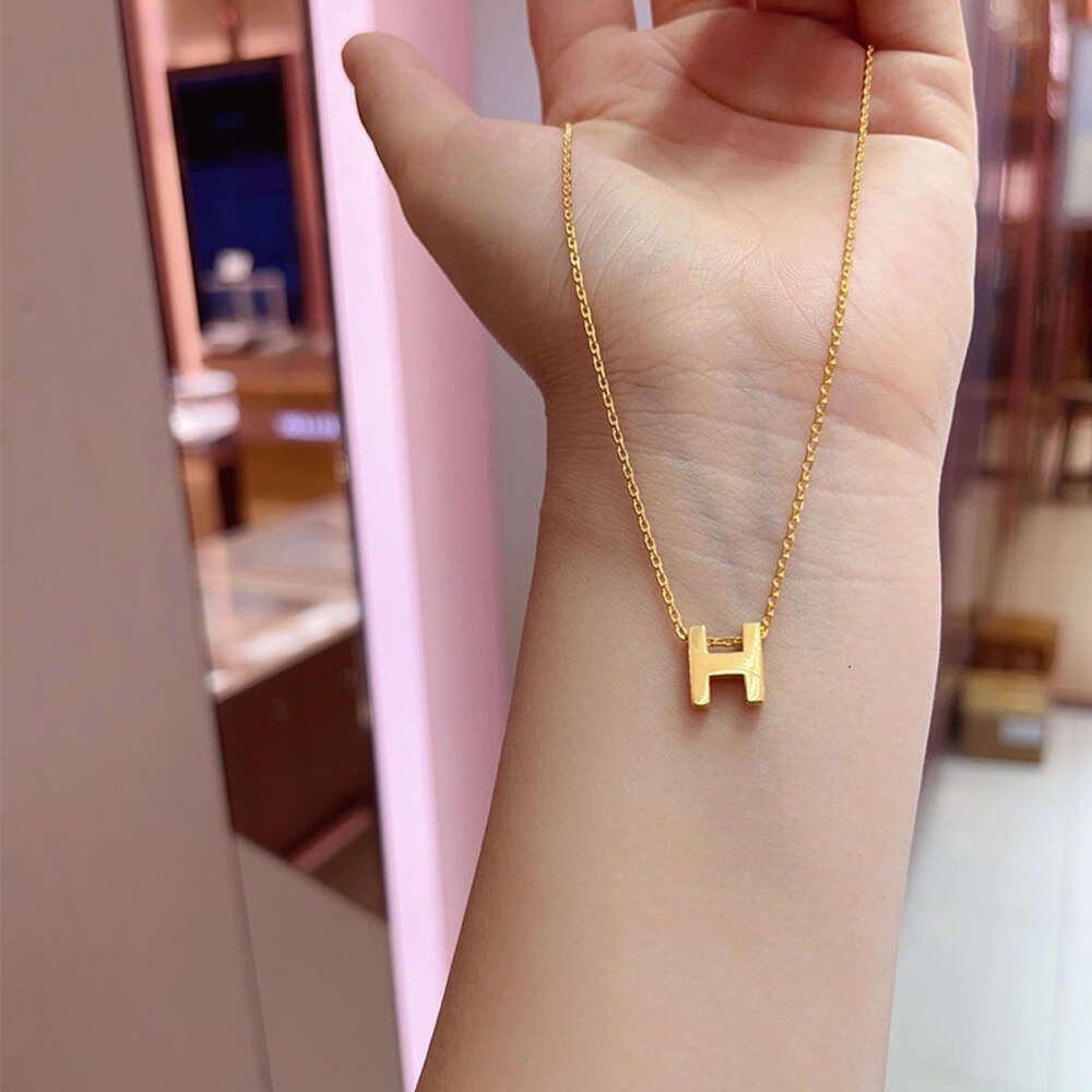 XL108 Mini H Necklace Gold