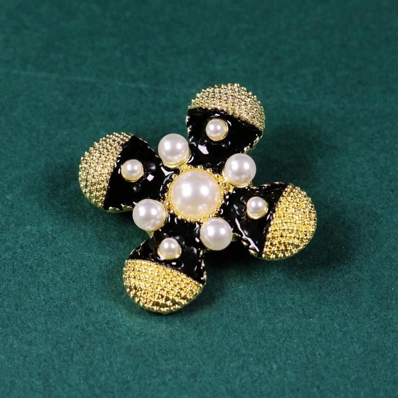 E048 Brooch