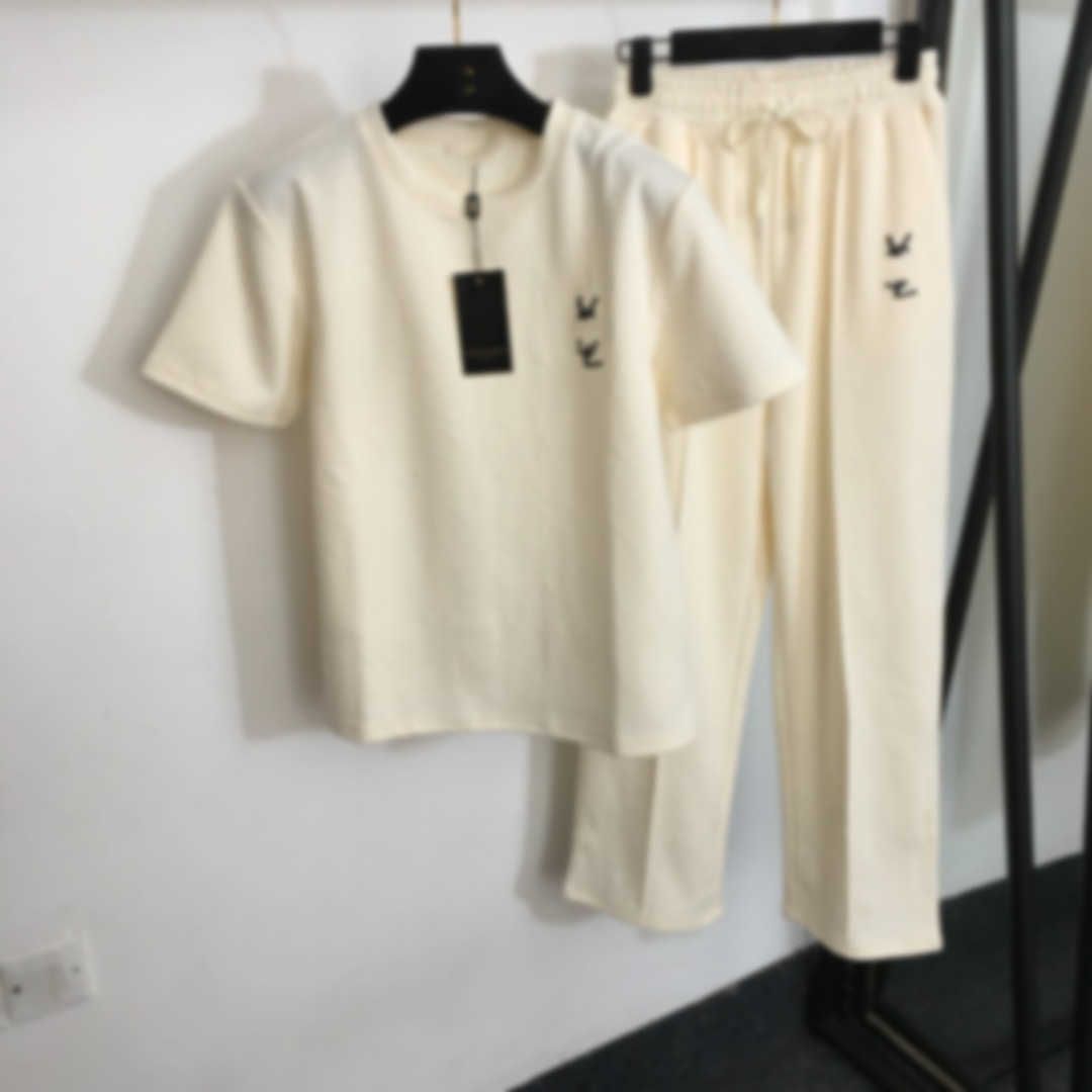 20239502 Off White