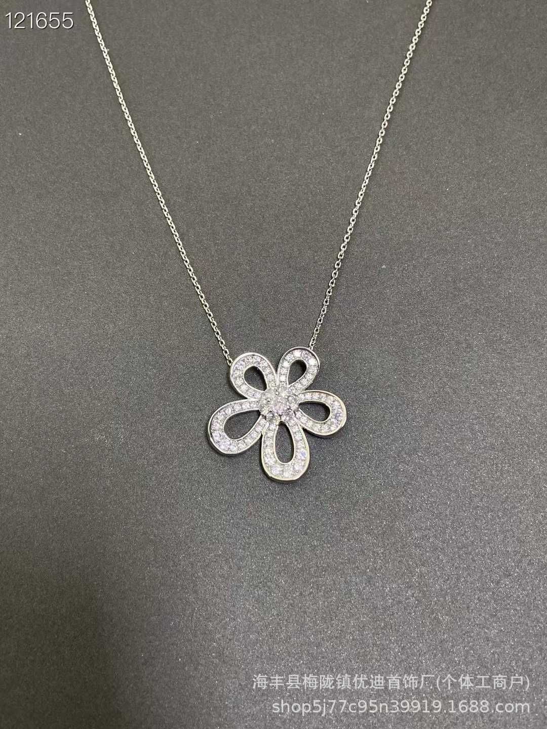 Big Flower Necklace