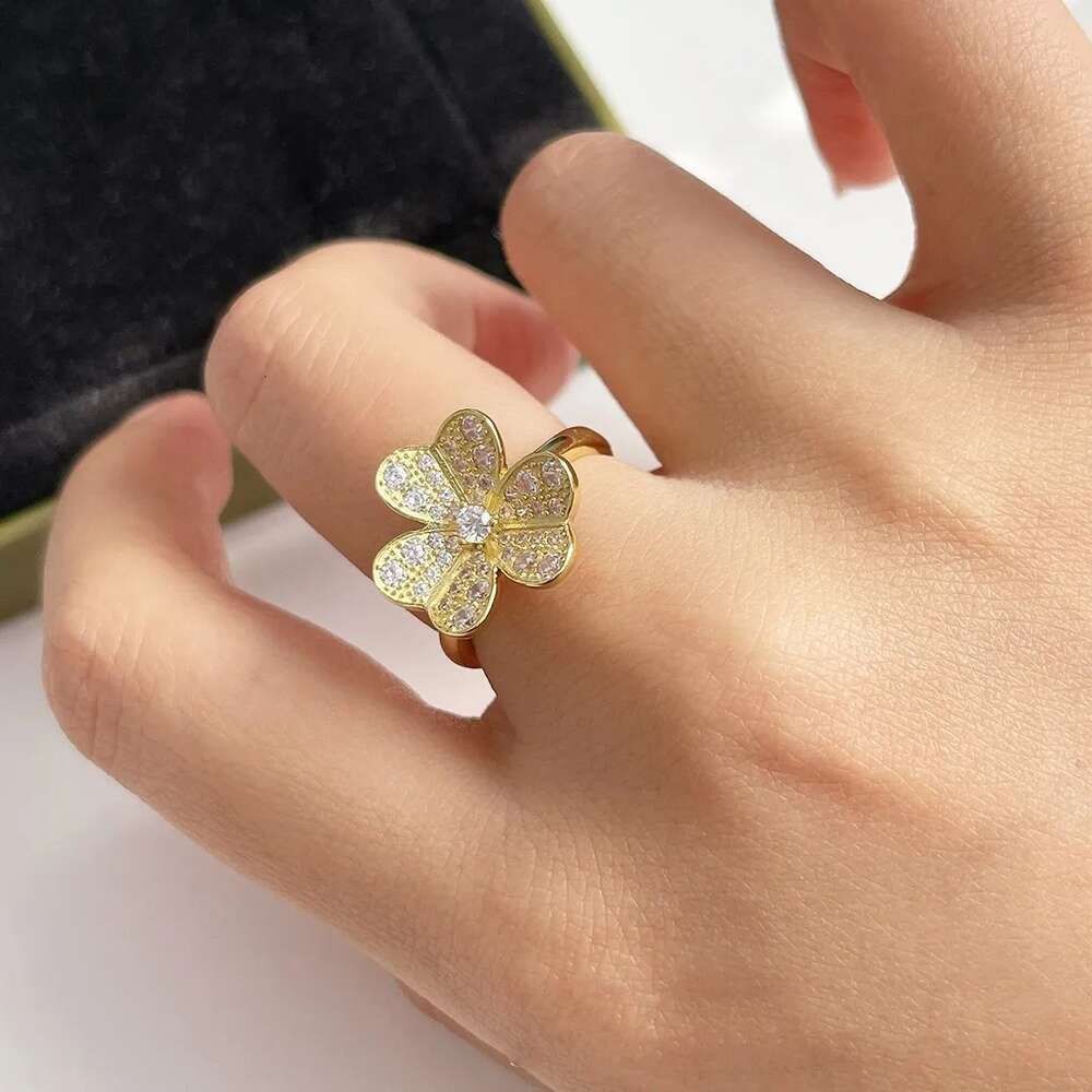 diamond gold frivoles ring