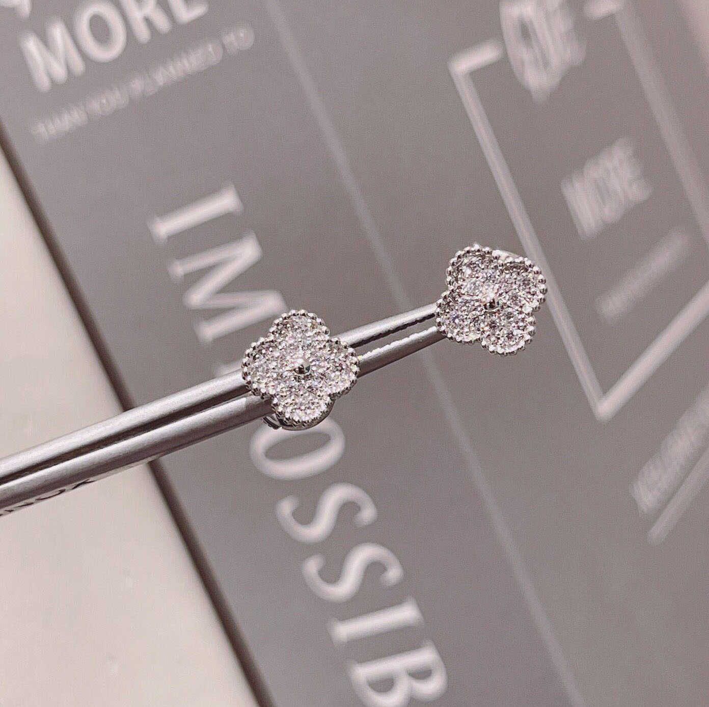 0.9cm Full Drill Earrings