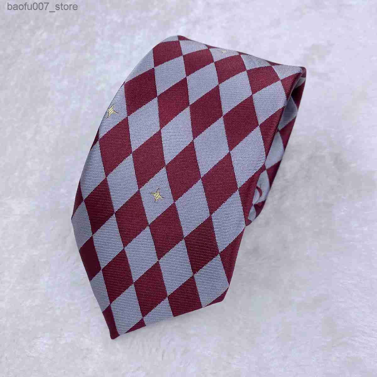 Cravate à plaid en diamant gris rouge