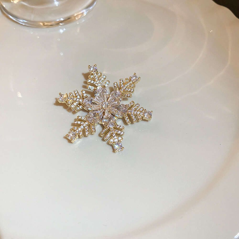 3 # brooch Golden snowflake real gold