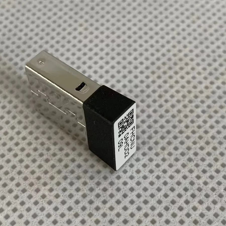Kolor: czarny odbiornik USB